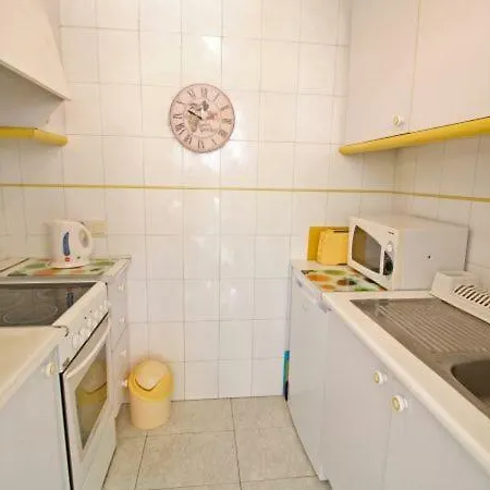Sleeps 3 Pool Air Con Wifi T792151 شقة *